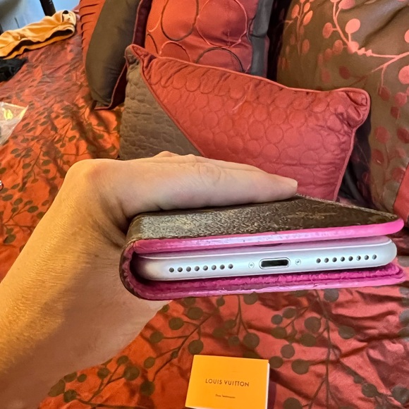 Authentic Louis Vuitton iPhone 8 Plus case - Picture 5 of 8